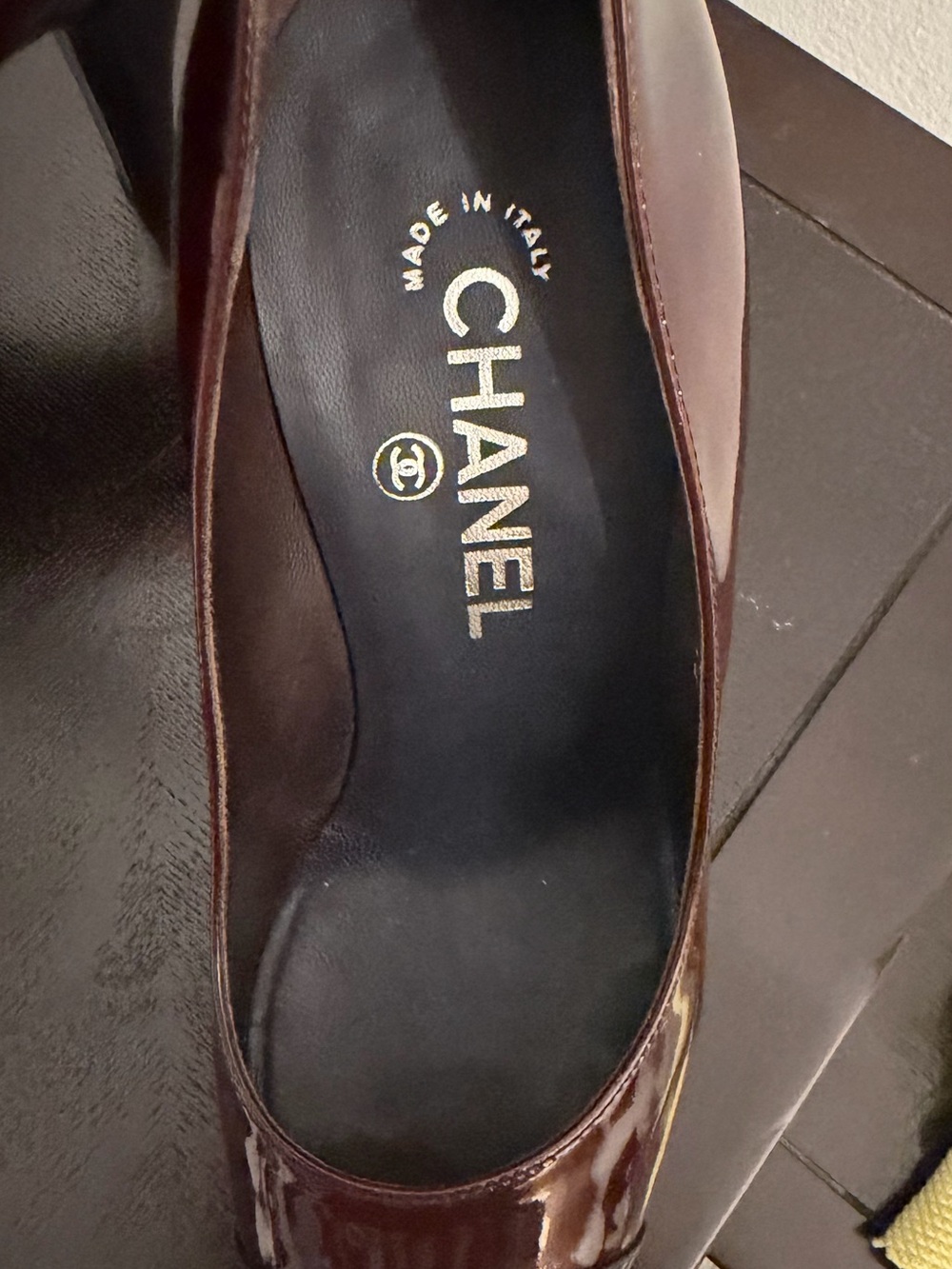 Chanel 2008 Interlocking CC Burgundy Patent Leather Pumps IT 37 US 7 - Picture 7 of 8